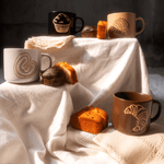 Cargue la imagen en el visor de la galería, Sete 4 Taza Bakery Chefmaker de Cerámica Grabado 400ml - Chefmaker.com.mx
